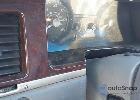 2005 Lincoln Town Car Executive L from USA, damaged, VIN 1LNHM84W25Y624178